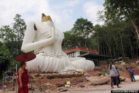 Earthquake ravages Thailand Buddhist temples 