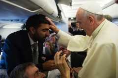 Pope Francis speaks out again on priestly celibacy