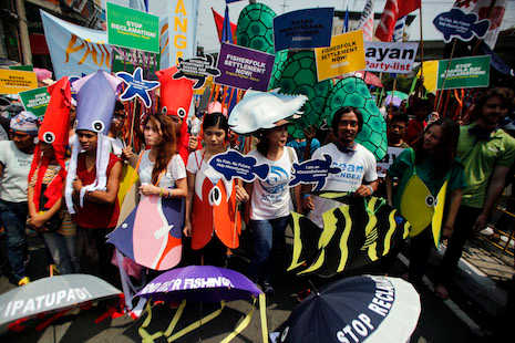 Campaigners march in Manila in bid to save seas