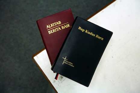 Malaysian government orders return of confiscated bibles