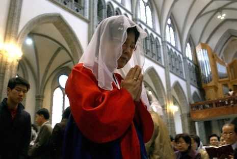 More and more Koreans find faith amid adversity