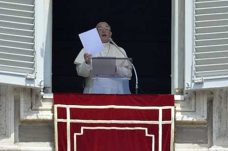 Pope calls for prayers as last Christians flee Mosul