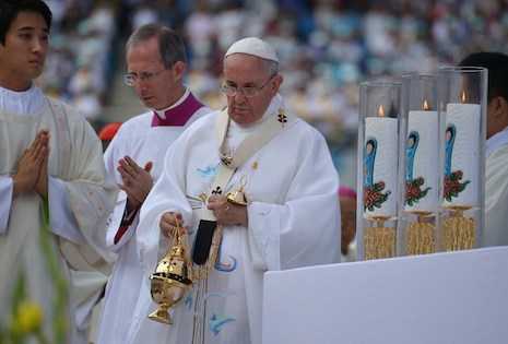 Pope warns of 'cancer' of despair at Mass in Daejeon