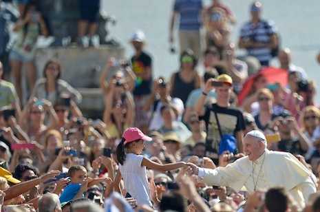Pope to celebrate wedding Mass for 20 couples