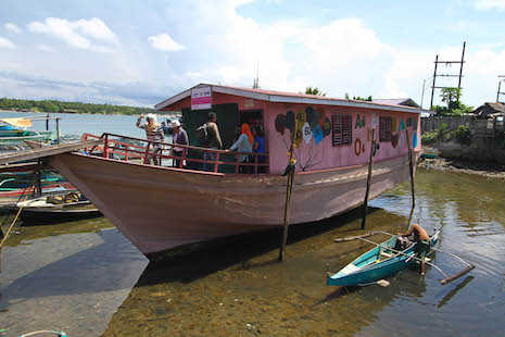 Floating schools bring hope to sea gypsies in the Philippines