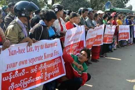 Myanmar's Rakhines greet UN envoy with Rohingya protest
