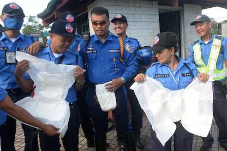 Philippine traffic officers to wear nappies for papal visit