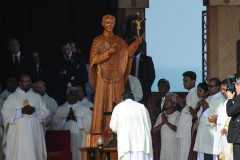 Pope canonizes Sri Lanka's first saint, urges religious freedom