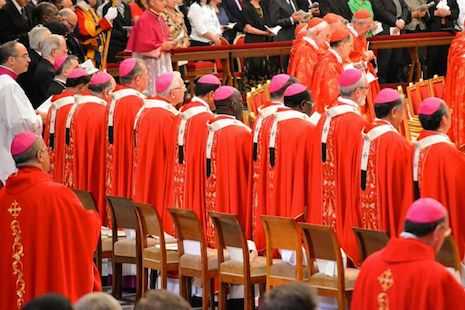 Palliums to be given to new archbishops in their home diocese, not Rome