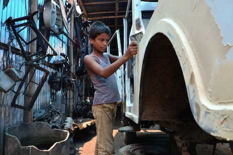 India police rescue hundreds of child slaves