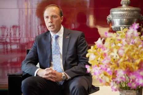 Australia’s immigration minister defends refugee deal with Phnom Penh