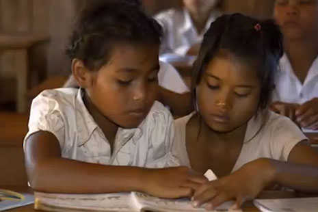 Multilingual Education Cambodia : A bridge for ethnic children at school 