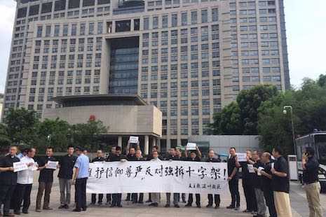 Octogenarian Chinese bishop protests cross-removal campaign