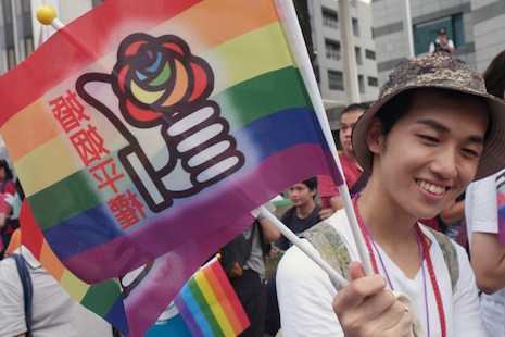 Catholics cast doubt on Taiwan's gay marriage poll 