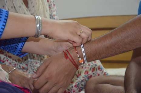Siblings festival bonds Indians across religions 
