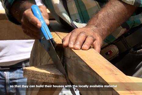 Nepalese learn to build quake-resistant houses 