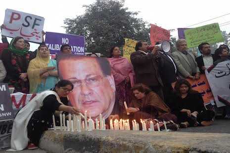 Activists hold vigil for slain Pakistani governor 