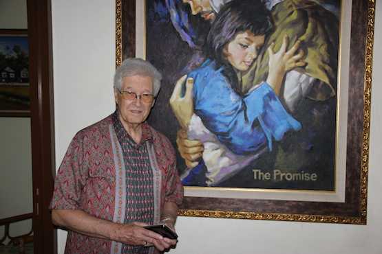 Octogenarian priest uses painting to evangelize 