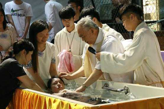 In Hong Kong, new Catholics brave cold weather for baptism