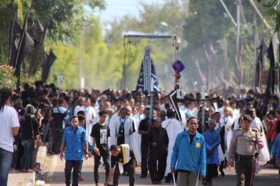 Thousands join Holy Week festival in Indonesian province  