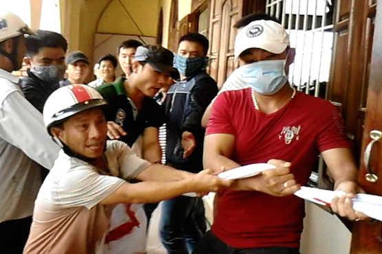 Vietnamese Christians protest seizure of church property