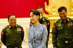 End to fighting 'key to Suu Kyi federalism plans'