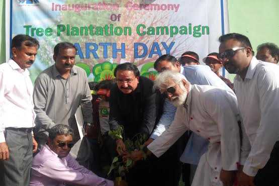 Caritas plants trees in Karachi to beat extreme heat