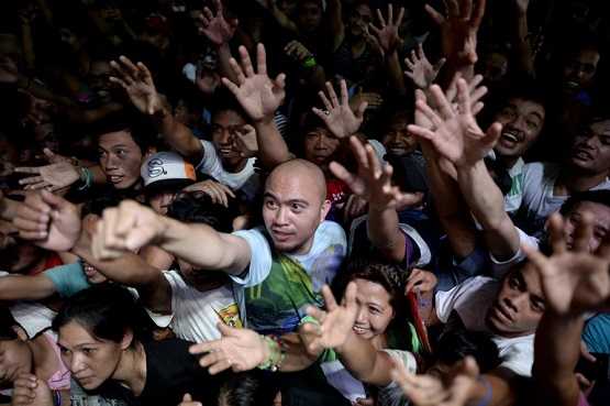 Filipinos ready for polls, plan ouster of possible victor
