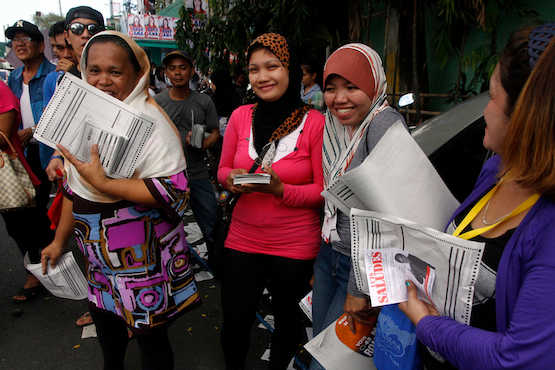 Philippines polls open amid violence and conflict
