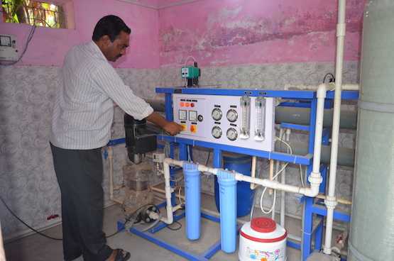 Church agency initiates clean water program in Delhi slum