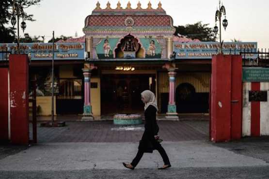 Hindu temple attacks ups tension in Malaysia 