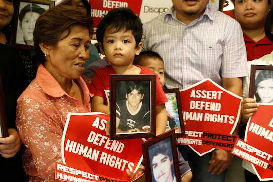 Families of 'disappeared' receive Asian rights award
