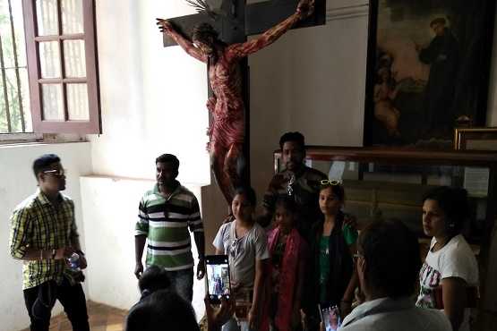 Reverence wanes in Goa's churches 
