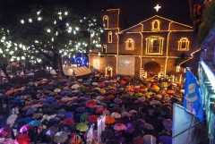 Filipinos usher in Christmas with pre-dawn Masses