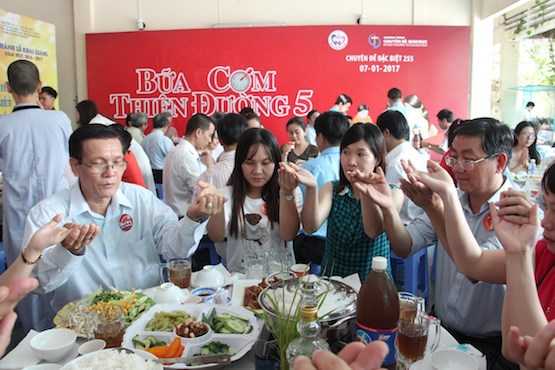 Vietnam archdiocese promotes family meals