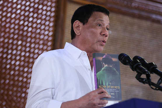 Philippine president dares bishops to resign