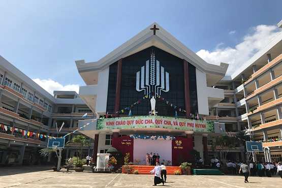 Vietnamese seminary marks 25 years