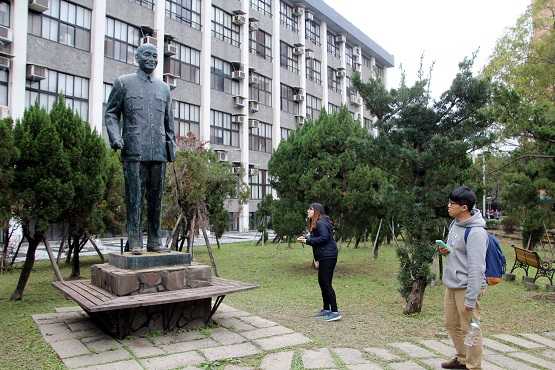 Chiang Kai-shek statue vandalized in Fu Jen Catholic University