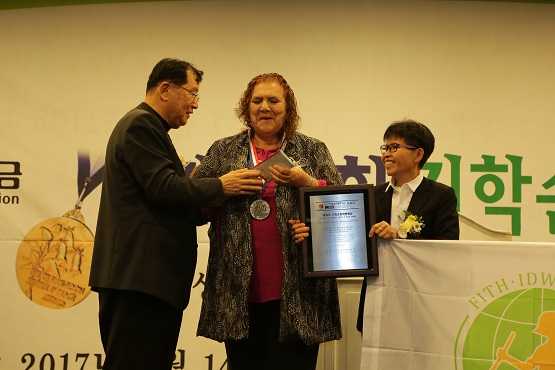 Domestic workers union wins Bishop Tji award in South Korea 