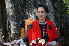 Suu Kyi says she is ready to step down