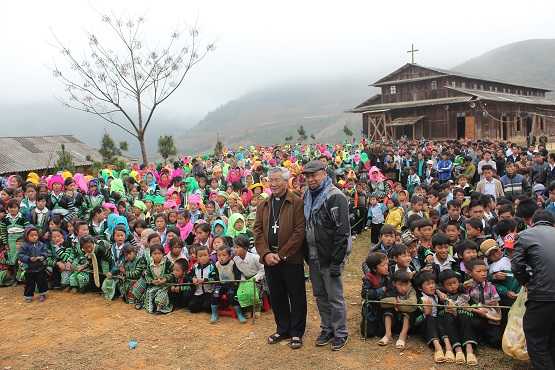 Vietnamese clergy go extra mile to serve remote Hmong Catholics