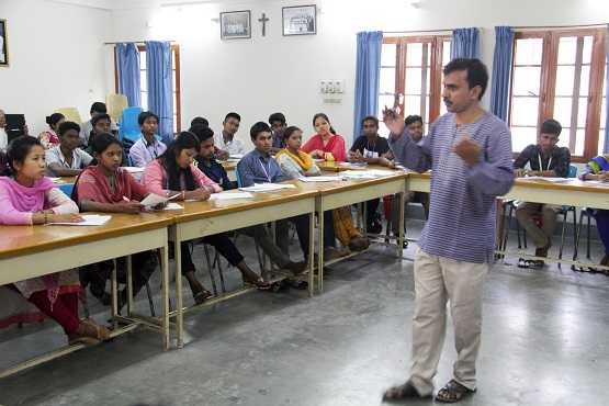 Bangladeshi young Catholics encouraged to be writers - UCA News