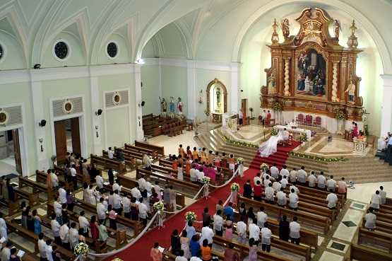 Philippine parishes to comply with four-day work week