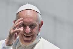 Pope calls on Christians to instill hope in others
