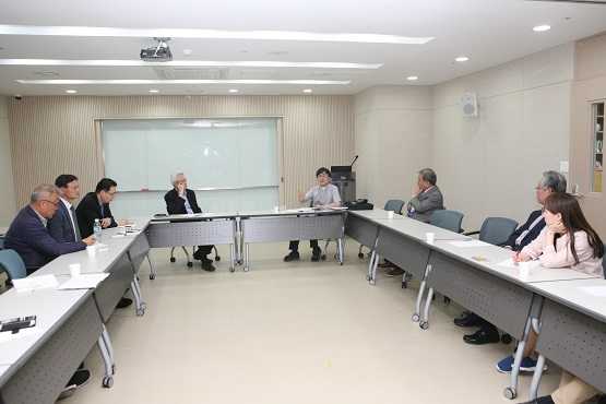 Korean forum promotes greater role for laity in church