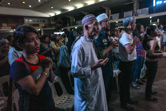 Filipinos launch interfaith 'prayer marathon' for peace 