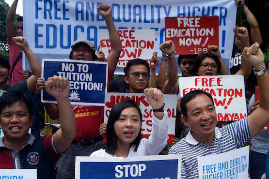 Philippine bishops welcome free education for college students