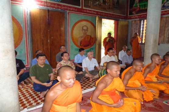Jesuits, Buddhists dialogue in Cambodia