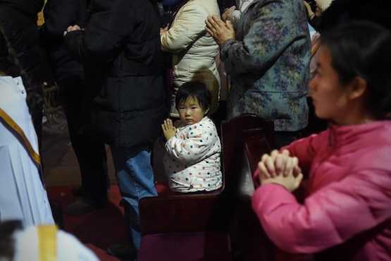 Chinese authorities ban children going to churches