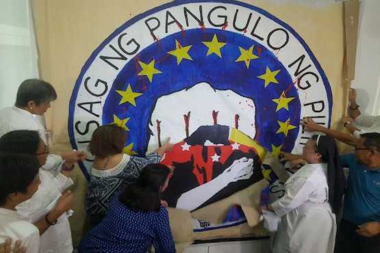 Large Filipino resistance movement forms against Duterte